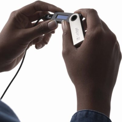 Portfel sprzętowy do kryptowalut Ledger Nano S Black (LNSB) 6