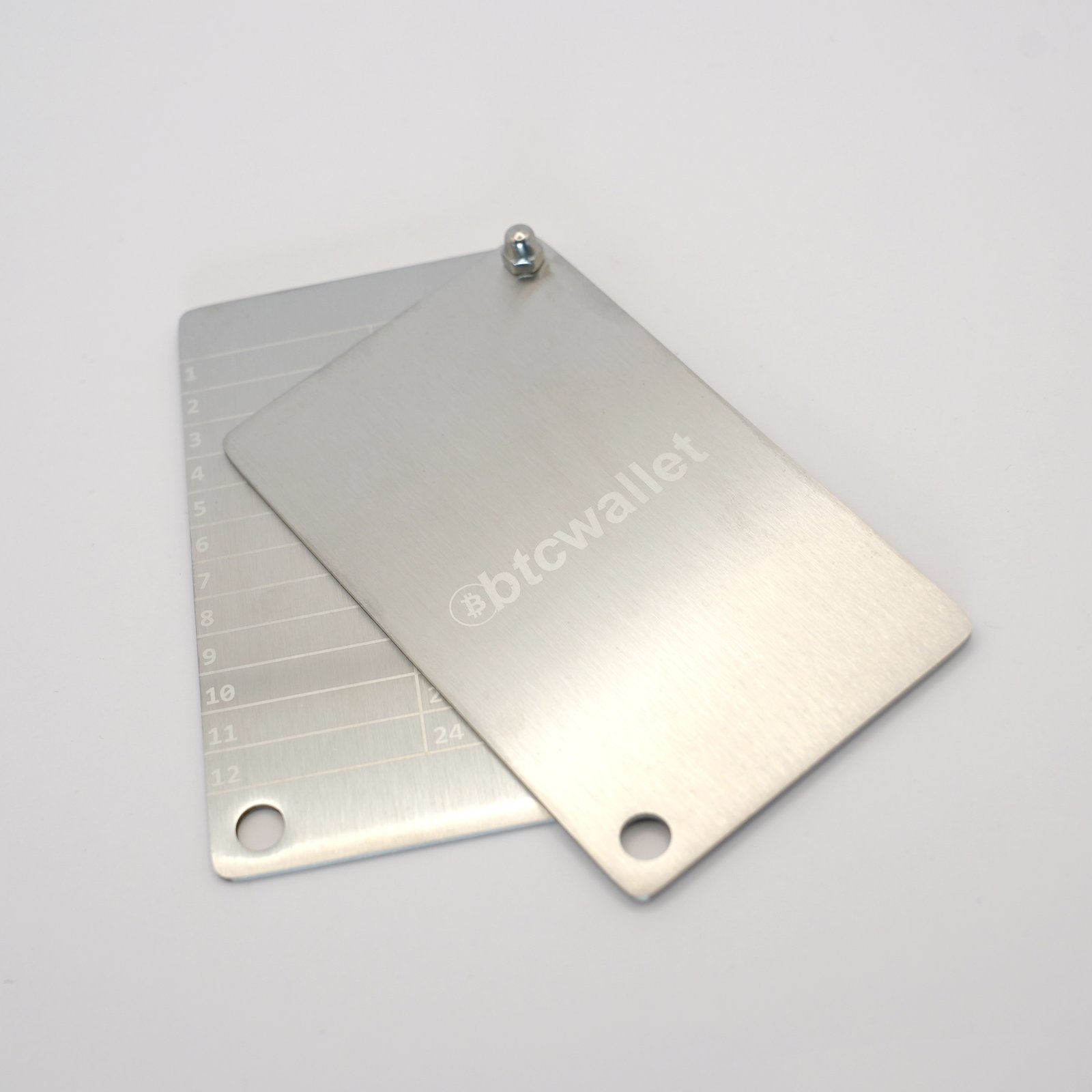 Metalowe płytki Btcwallet White Plate do przechowywania seed phrase 2 szt. + śruba montażowa 8 Metalowe płytki Btcwallet White Plate do przechowywania seed phrase 2 szt. + śruba montażowa 8