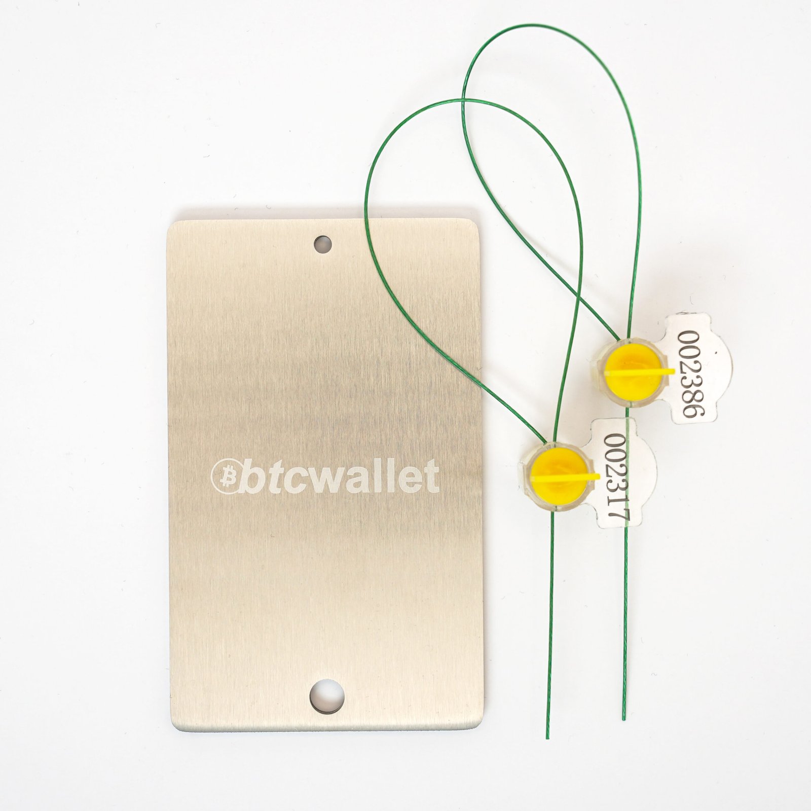 Metalowe płytki Btcwallet White Plate with Seals do przechowywania seed phrase 2 szt. + plomby + rysik grawerski 2 Metalowe płytki Btcwallet White Plate with Seals do przechowywania seed phrase 2 szt. + plomby + rysik grawerski 2